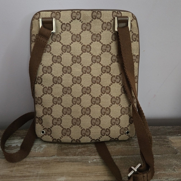 Authentic Vintage Gucci Small Cross Body Bag. - Picture 3 of 8